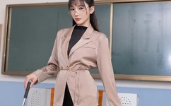 女生去掉所有服装小内